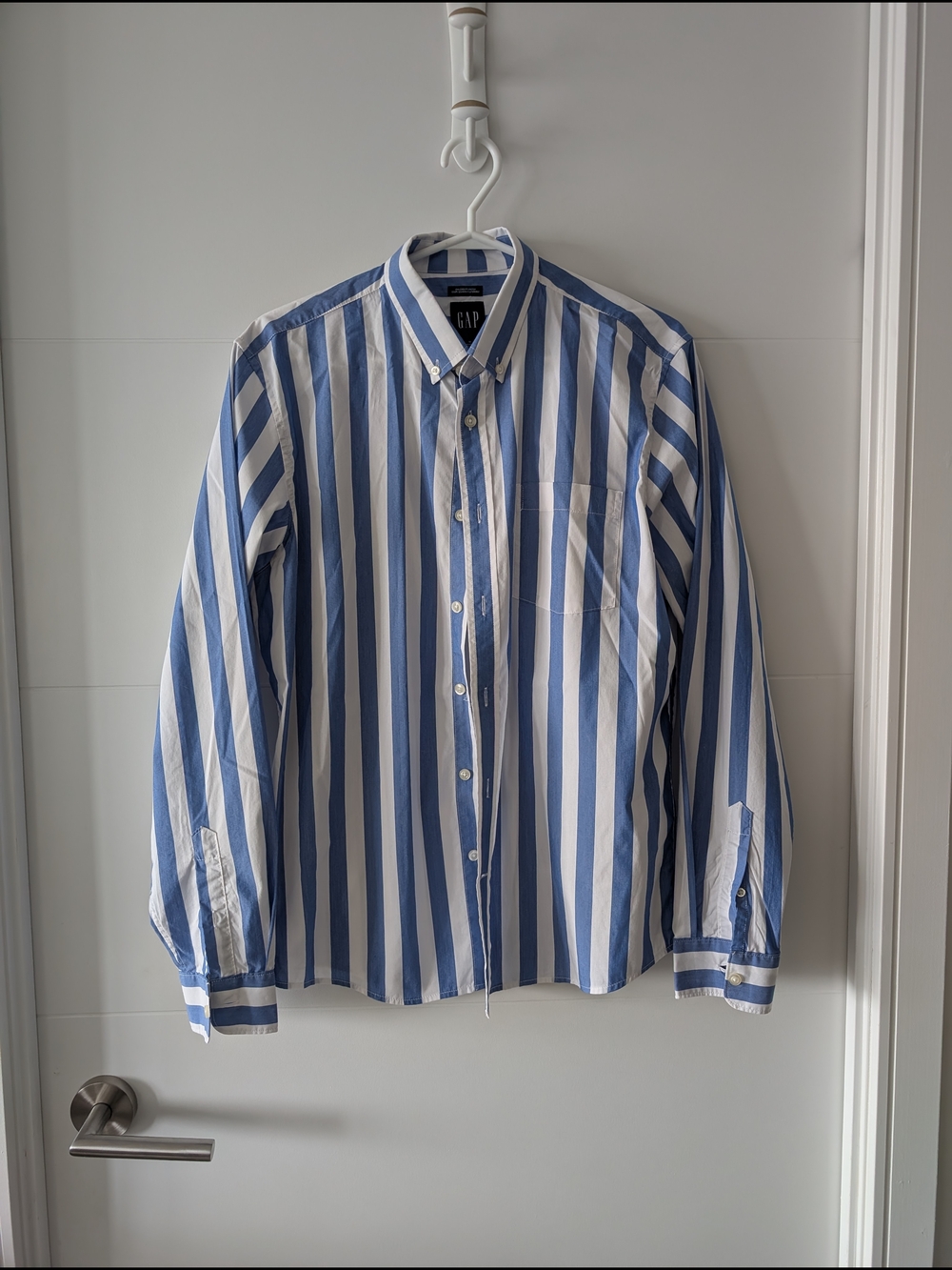 GAP Men's Blue and White Striped Button-Down Shirt